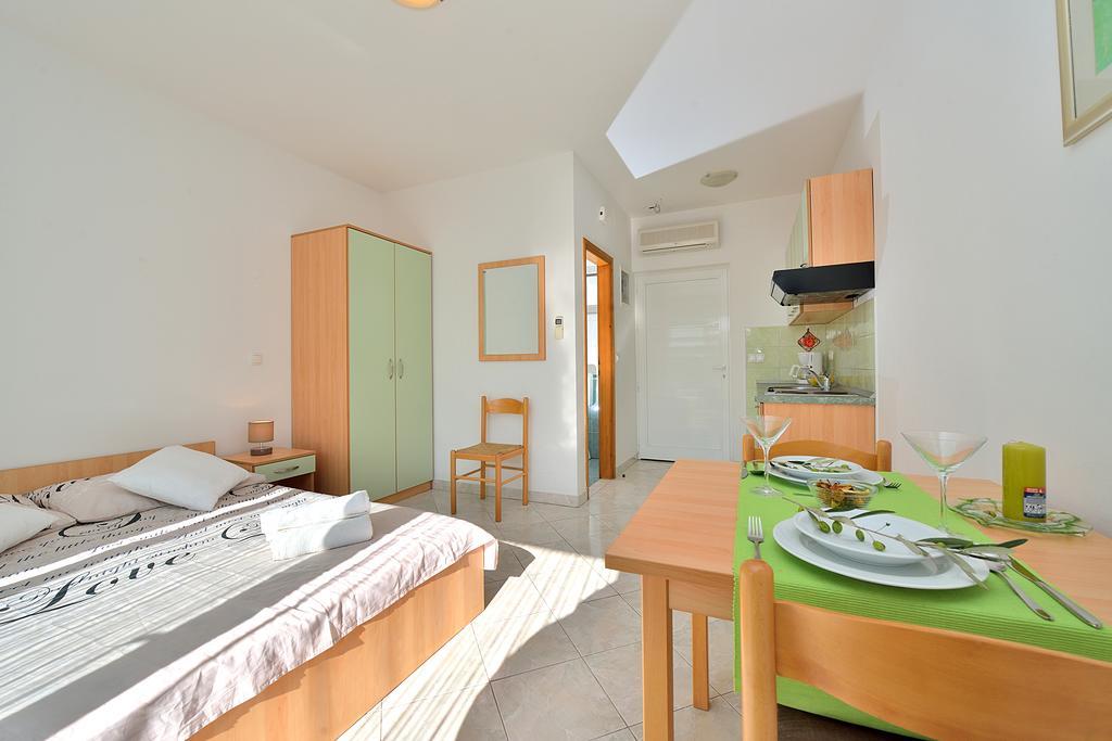 Sara Apartments Petrcane Room photo