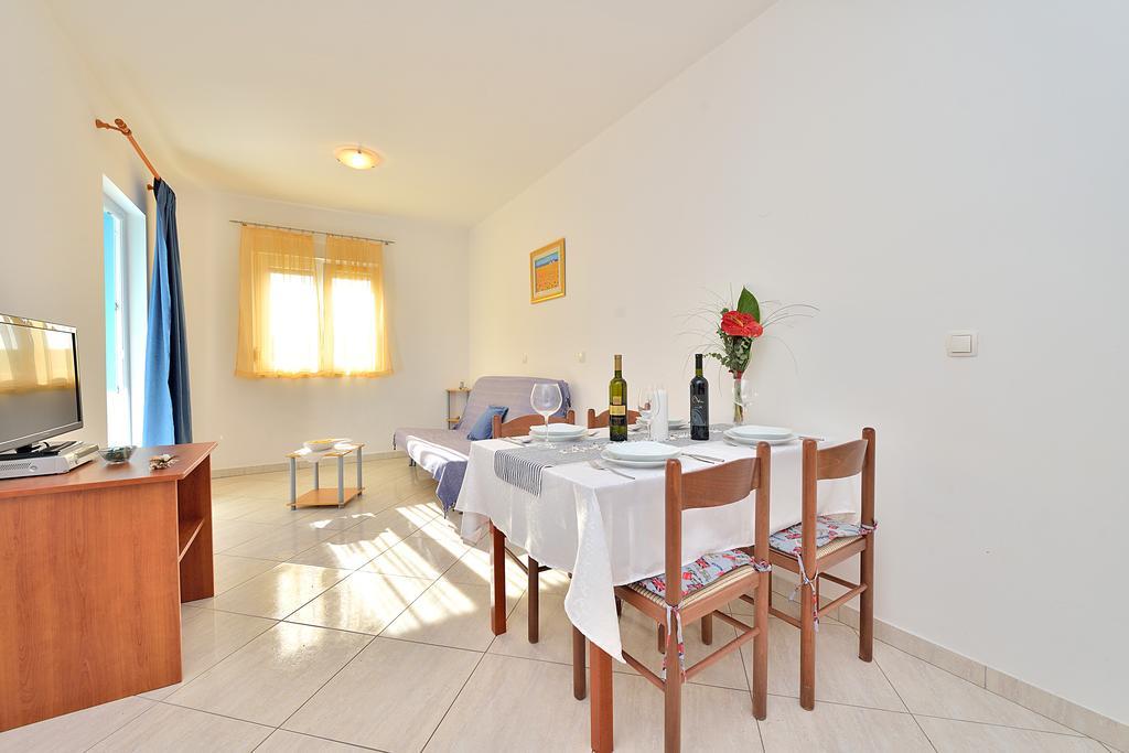 Sara Apartments Petrcane Room photo